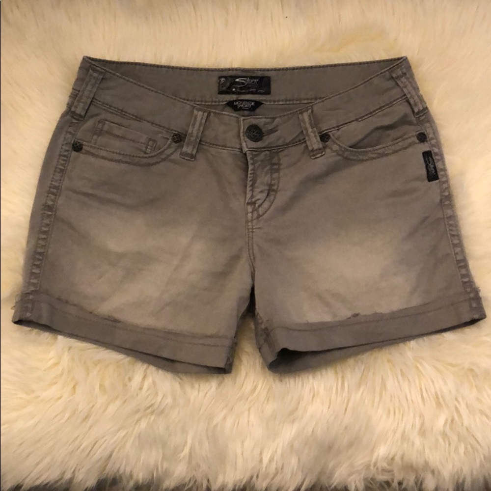 Silver McKenzie shorts sz 28 Excellent condition